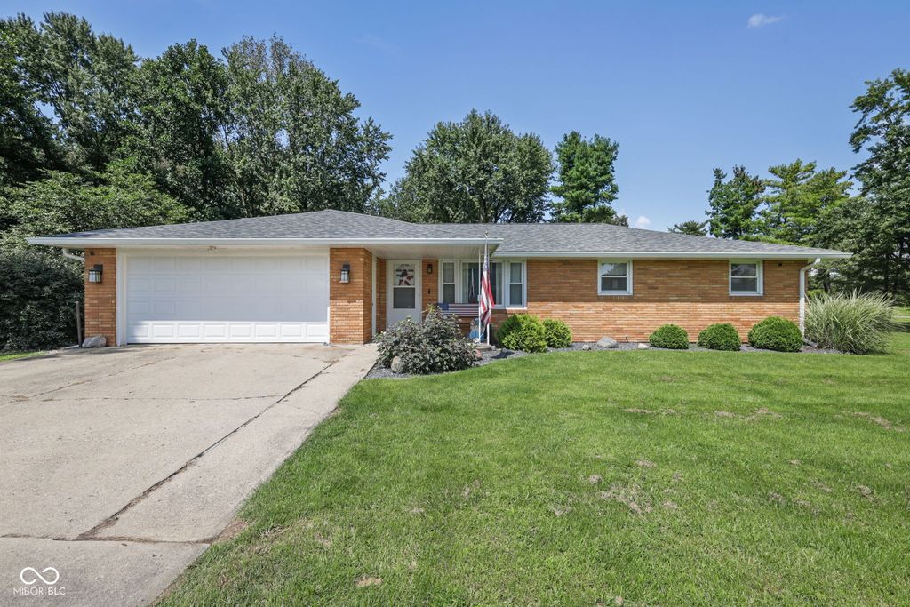 1128 E School Street, Anderson, IN 46012