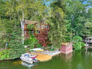 148 Pine Tree Rd, Bloomingdale Boro, NJ 07403