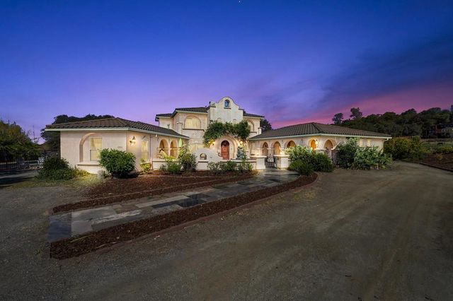 2501 Calle Fresca, Cool, CA 95614
