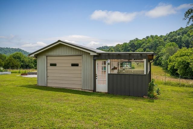 1653 Lester Flatt Rd, Sparta, TN 38583