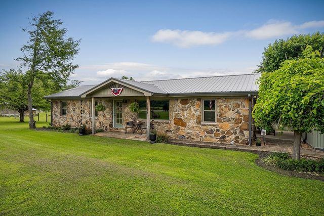 1653 Lester Flatt Rd, Sparta, TN 38583