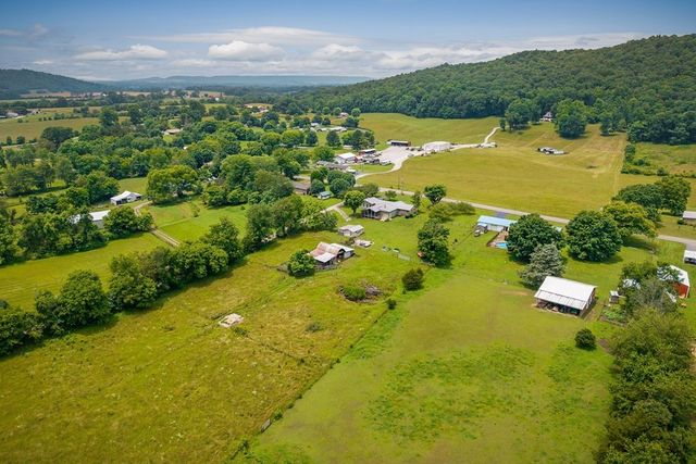 1653 Lester Flatt Rd, Sparta, TN 38583