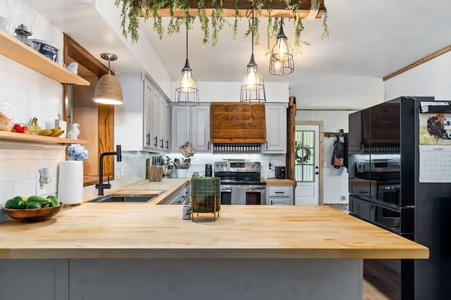 1653 Lester Flatt Rd, Sparta, TN 38583