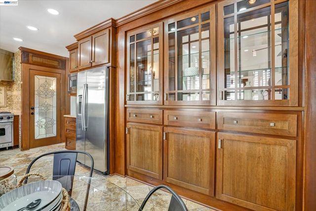 1820 Yale Dr, Alameda, CA 94501