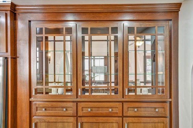 1820 Yale Dr, Alameda, CA 94501
