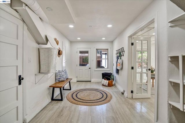 1820 Yale Dr, Alameda, CA 94501