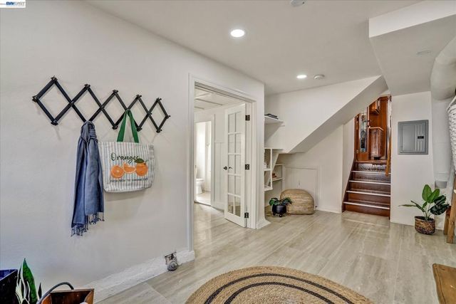 1820 Yale Dr, Alameda, CA 94501