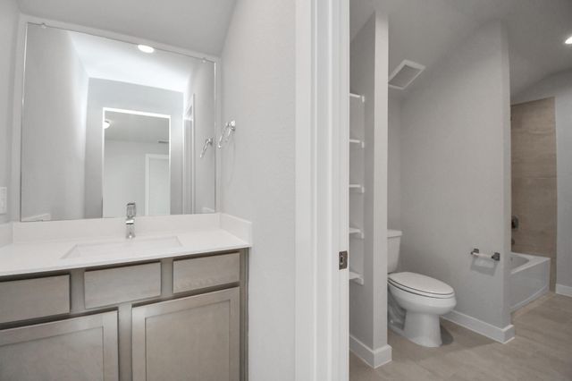 11822 Royal Willow Lane, Houston, TX 77066