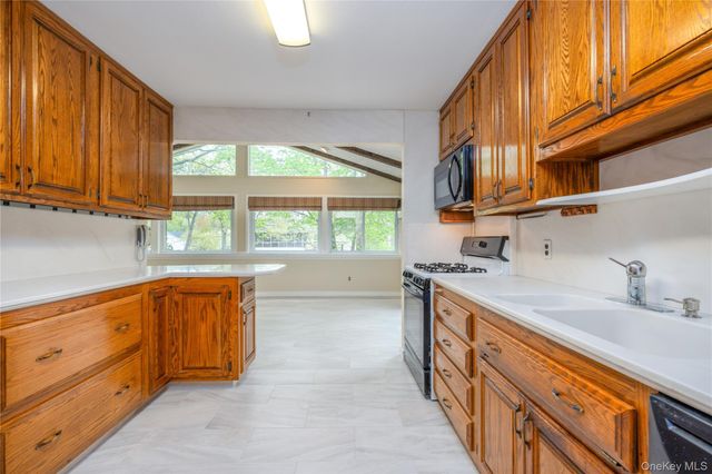 54 Meyer Oval, Pearl River, NY 10965
