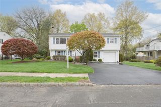 54 Meyer Oval, Pearl River, NY 10965