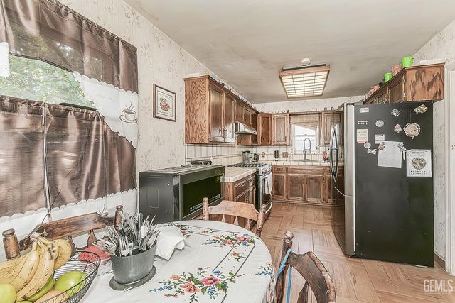 4704 E Tulare Street, Fresno, CA 93702