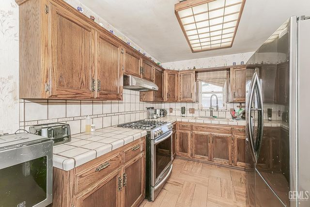 4704 E Tulare Street, Fresno, CA 93702