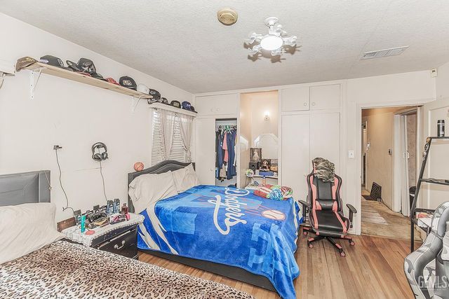 4704 E Tulare Street, Fresno, CA 93702
