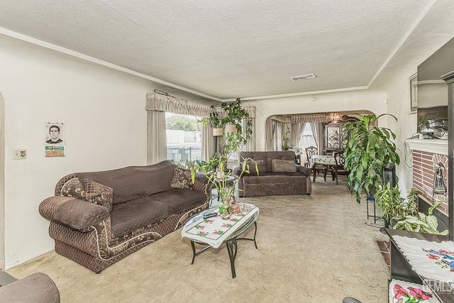 4704 E Tulare Street, Fresno, CA 93702