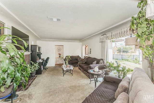 4704 E Tulare Street, Fresno, CA 93702