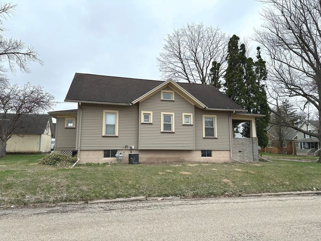 303 S Pleasant Street, Princeton, IL 61356