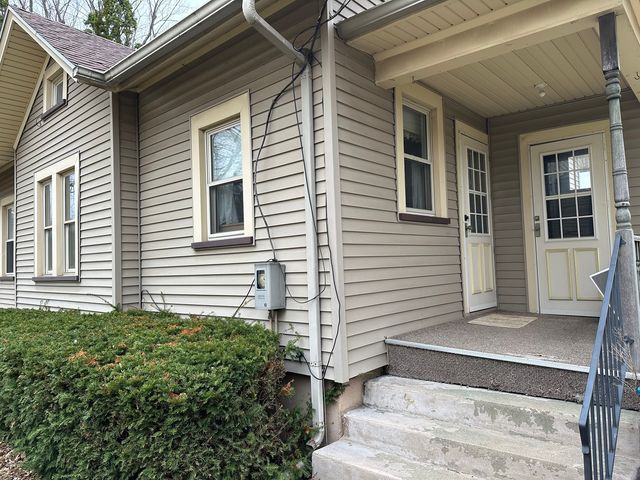 303 S Pleasant Street, Princeton, IL 61356