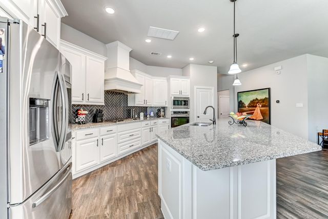 404 Summit Ridge Court, Conroe, TX 77318