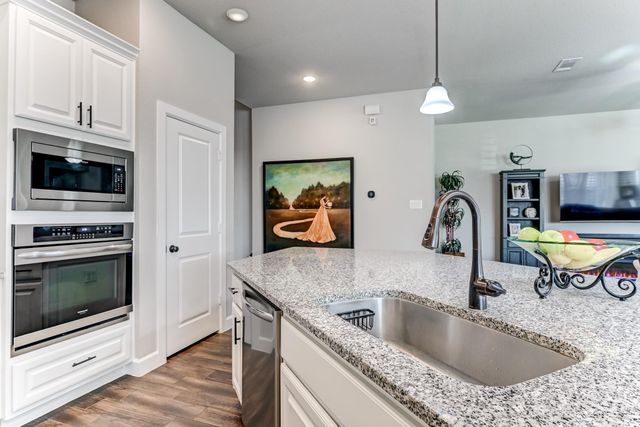 404 Summit Ridge Court, Conroe, TX 77318