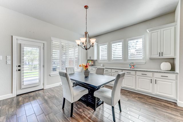 404 Summit Ridge Court, Conroe, TX 77318