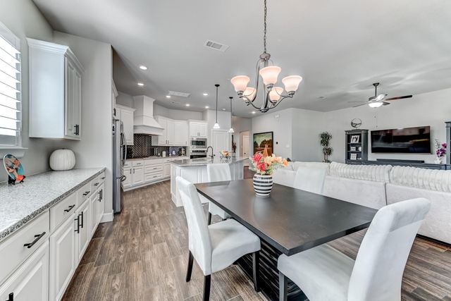 404 Summit Ridge Court, Conroe, TX 77318