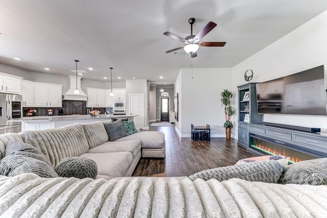 404 Summit Ridge Court, Conroe, TX 77318