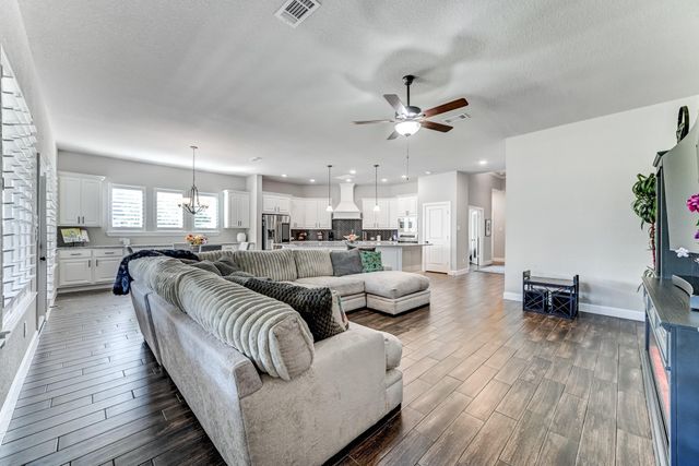 404 Summit Ridge Court, Conroe, TX 77318