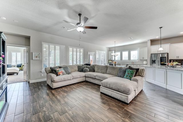 404 Summit Ridge Court, Conroe, TX 77318