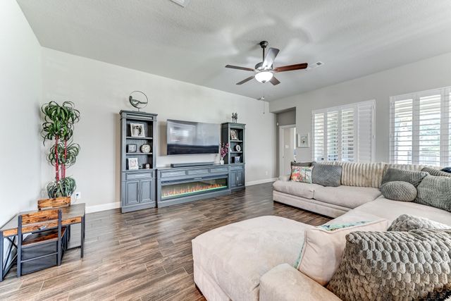 404 Summit Ridge Court, Conroe, TX 77318