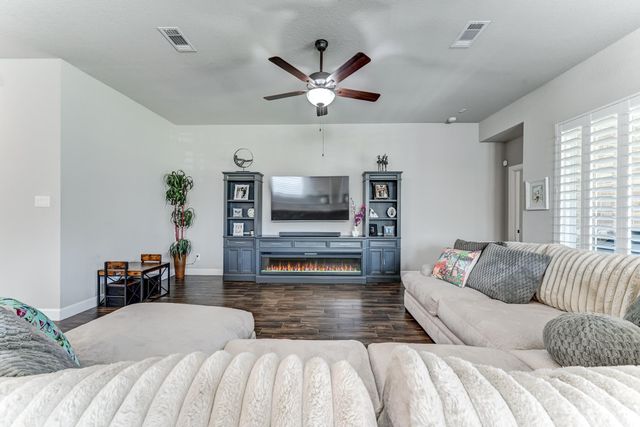 404 Summit Ridge Court, Conroe, TX 77318