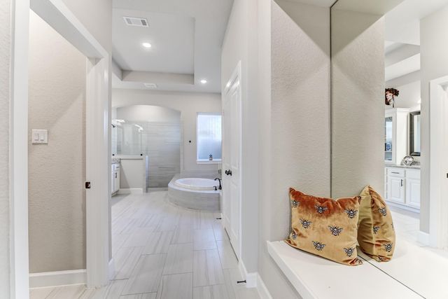 404 Summit Ridge Court, Conroe, TX 77318