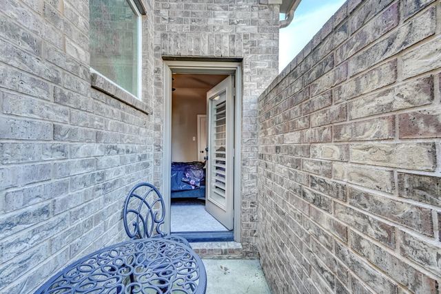 404 Summit Ridge Court, Conroe, TX 77318