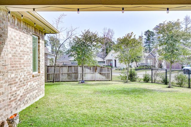 404 Summit Ridge Court, Conroe, TX 77318