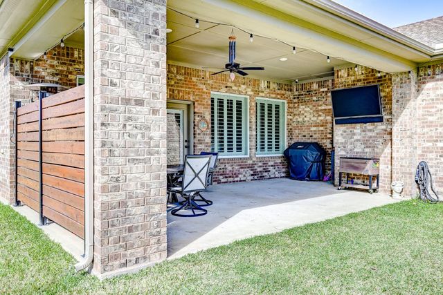 404 Summit Ridge Court, Conroe, TX 77318