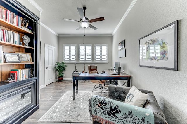 404 Summit Ridge Court, Conroe, TX 77318