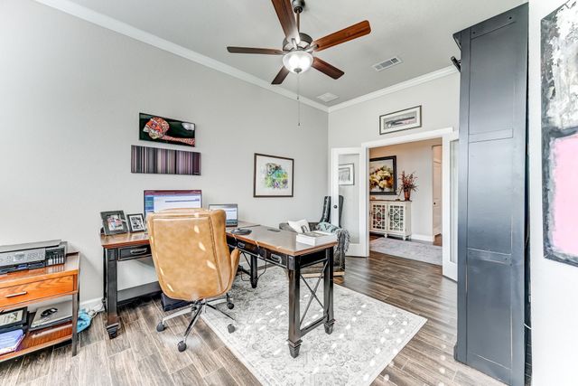 404 Summit Ridge Court, Conroe, TX 77318