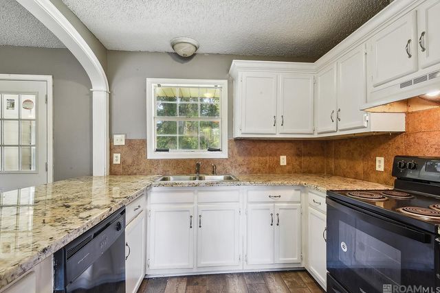 9040 Metairie Dr, Baton Rouge, LA 70810