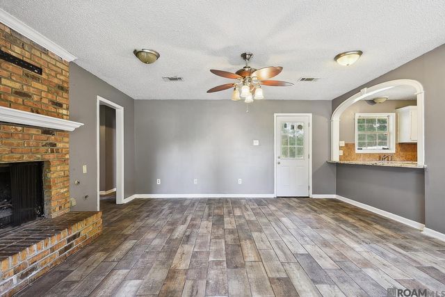 9040 Metairie Dr, Baton Rouge, LA 70810