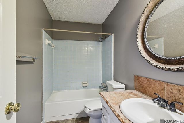 9040 Metairie Dr, Baton Rouge, LA 70810
