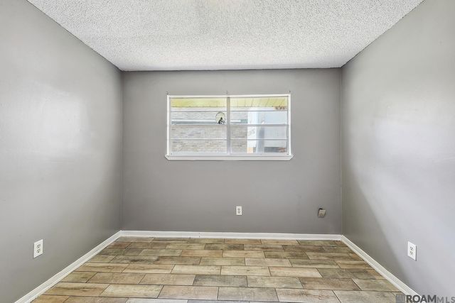 9040 Metairie Dr, Baton Rouge, LA 70810