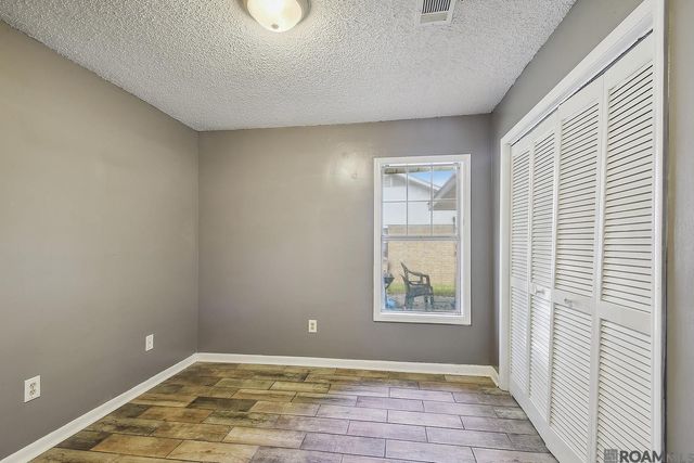 9040 Metairie Dr, Baton Rouge, LA 70810