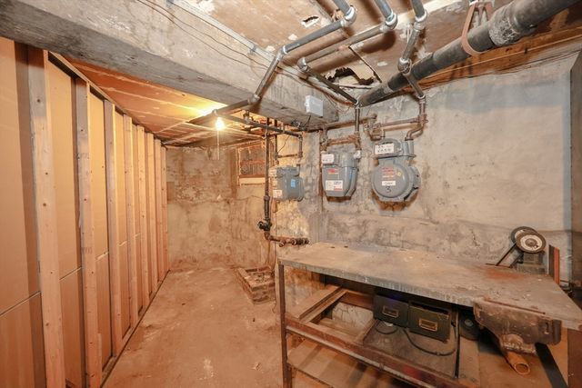 64 Bremen St, Boston, MA 02128