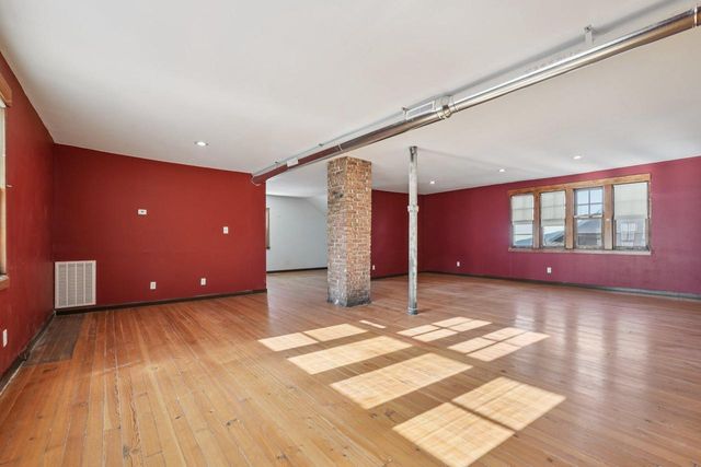 1311 S Layton BOULEVARD, Milwaukee, WI 53215