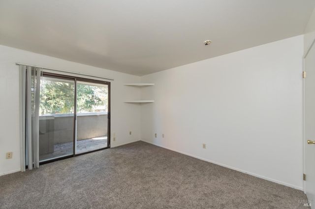 2147 W Steele Ln, Santa Rosa, CA 95403