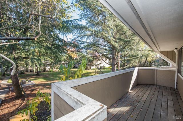 2147 W Steele Ln, Santa Rosa, CA 95403