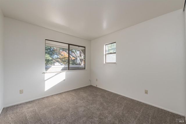 2147 W Steele Ln, Santa Rosa, CA 95403