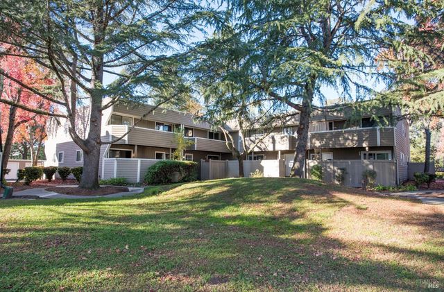 2147 W Steele Ln, Santa Rosa, CA 95403