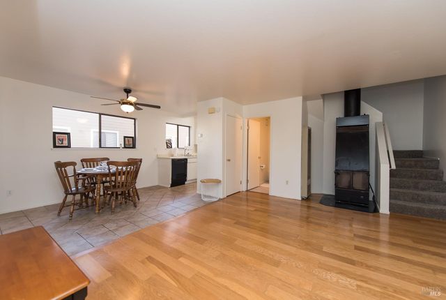 2147 W Steele Ln, Santa Rosa, CA 95403