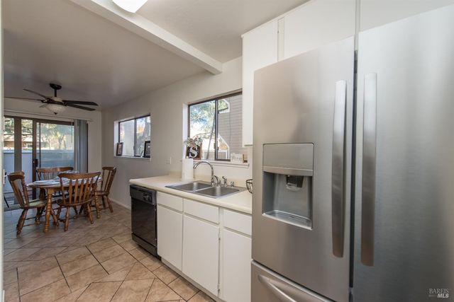 2147 W Steele Ln, Santa Rosa, CA 95403