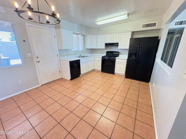 3551 S Calle Polar, Tucson, AZ 85730